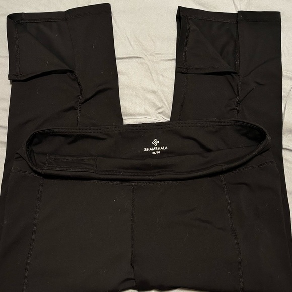 Shambhala Size XL Black Capris - Picture 3 of 5